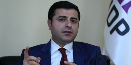 Demirtaş: Bizi tutuklatan AKP İstanbul ve Ankarayı kaybetti, 3 parçaya bölündü; HDP tek vücut yoluna devam ediyor