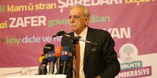 Türk: Belediyelerimiz işgal altındaysa altın dökseniz kar etmez
