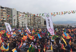 İzmir mitinginde Gündoğdu Meydanında binler hayır dedi 