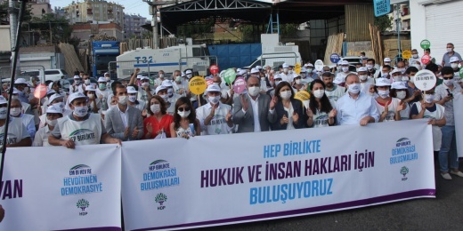 Ebru Günay: Kemallerin, Hayrilerin, Sakinelerin başlattığı direniş bugün İmralı’da dimdik ayakta