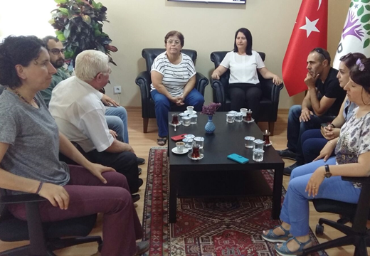 Suruç Aileleri İnisiyatifinin partimizi ziyareti