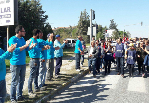 Trakya cam işçilerine polis barikatını kınıyoruz