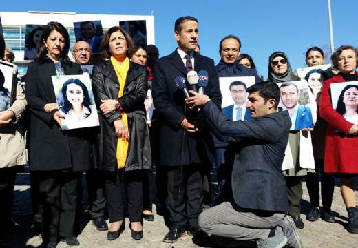 Tutuklamaların yıl dönümü yaklaşırken HDP AYM önündeydi