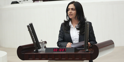 Özgökçe: Darbecilerle değil, kendinizden olmayan herkesle mücadele ettiniz