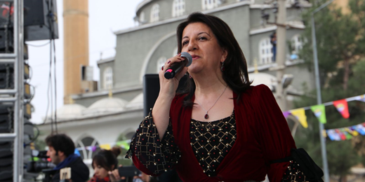 Pervin Buldan: Onlar bizi sandığa gömmeye çalışacaklar, biz sandıktan fidan olup çıkacağız