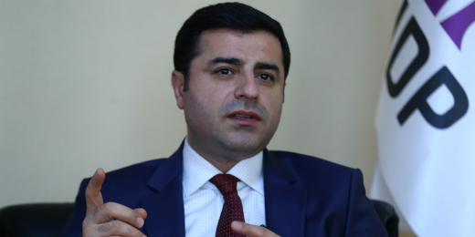Demirtaşın savunmasına başlamadan önce yaptığı Kürtçe konuşma