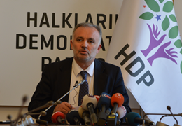 Ayhan Bilgen: Anayasa pazarlığı, ampüle 9 ışık takviyesidir