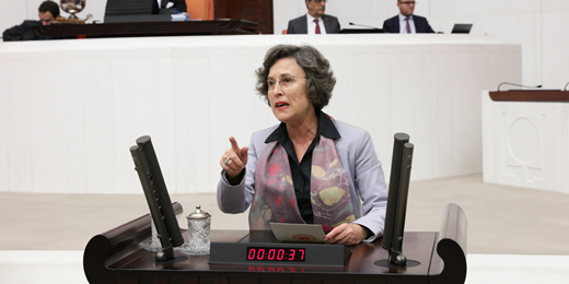 Kerestecioğlu: Bunca kadının öldürüldüğü bir ülkede seferberlik ilan etmek gerekirdi