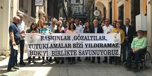 HDK ve Göç İzleme Derneği’ne baskına ortak tepki: Saldırıları hep birlikte durduralım