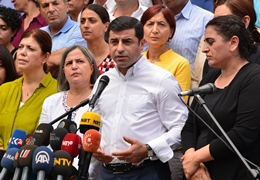 Belediyelere kayyum = Diktatör kuklası