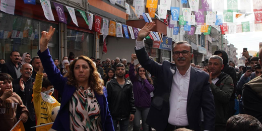 Mersinde büro açılışı: Yeşil Sol Parti ile bu ülkede yeni bir hayat başlayacak