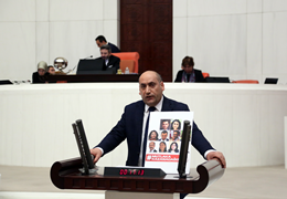 Nadir Yıldırım, belediyelere atanan kayyımlar tarafından sökülen çok dilli tabelaları sordu