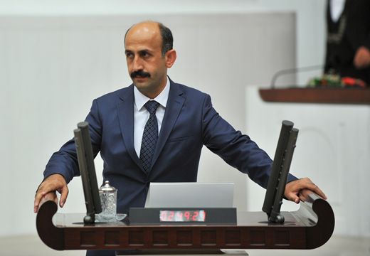Akdoğan: Umut kitabevi saldırganları serbest HDPli vekiller cezaevinde