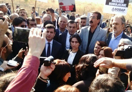 Demirtaş: Bu ülke kurtulacaksa, bir yıl önce bu alanda hepimizin onurunu temsil edenler sayesinde kurtulacak