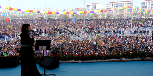 Buldan Amed Newrozunda konuştu: Bu meydana iyi bakın, çözüm iradesinin arkasındayız