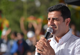 Demirtaş: Em li dijî AKPê serî radikin, ne li dijî dadgeriyê