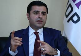 Demirtaş:Tutuklanmamıza neden olan Anayasa değişikliği Mustafa Şentop’un icadıdır ve Şentop bu değişikliğin Anayasa’ya aykırı olduğunu söylemiştir