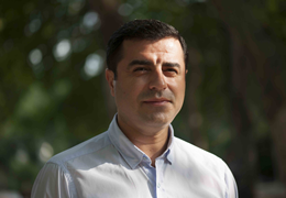 Yargıya değil, AKPye kafa tutuyoruz
