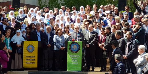  Eş Genel Başkanlarımız Diyarbakır Büyükşehir Belediyesinde: Onlar yıktıkça biz yeniden dikeceğiz