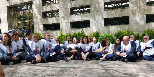 Meclis Grubumuz oturma eylemi yapıyor: Herkes bir an önce üzerine düşeni yerine getirmelidir