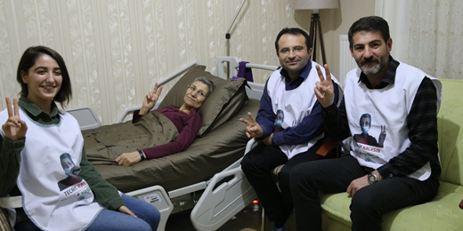 Açlık grevlerinin sona ermesi için hükümet tecridin bitirildiğini açıklasın