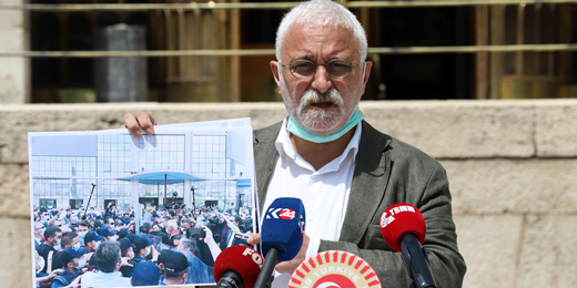 Oluç: Adalet heykelinde ne terazi bıraktınız ne de kılıç