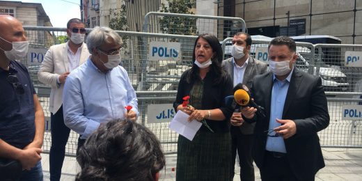 Cumartesi Annelerinin açıklamasını okuyan Buldan: Son kayıp bulunana, son fail yargılanana kadar vazgeçmeyeceğiz