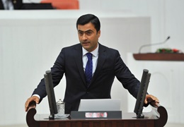 Zeydandan Adalet Bakanına: Cezaevlerinde bir aydır devam eden açlık grevleri hakkında bilginiz var mı? 