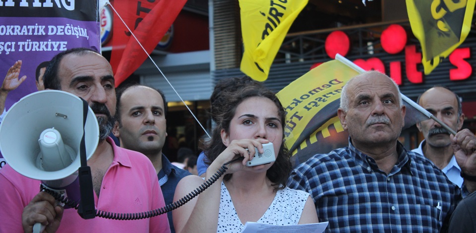  Bahçelievler İlçe Örgütü üyeleri, Demirtaşın seçim çalışmalarına yönelik ırkçı saldırıları protesto etti