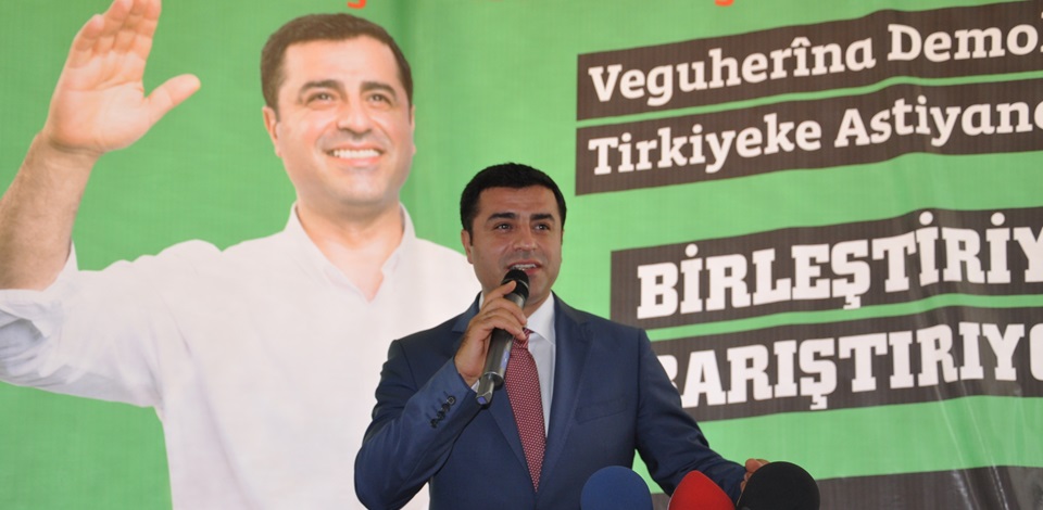 Cumhurbaşkanı adayı Demirtaş Muşta sivil toplum örgütleriyle buluştu