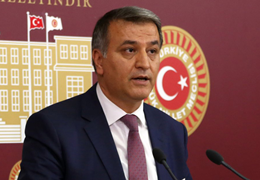 Mahmut Toğrul: Eğitim emekçileri sizin önünüzde diz çökmüyor, çökmeyecek
