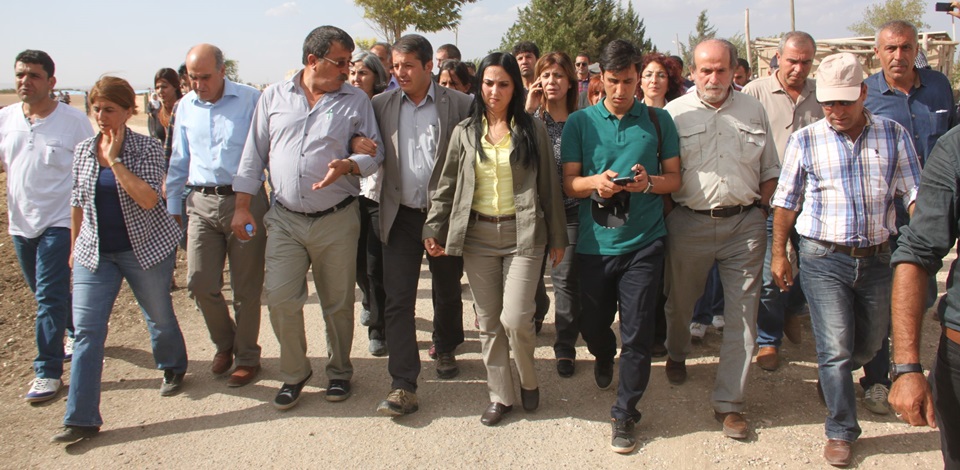  HDP ve diğer sol parti temsilcilerinden oluşan heyet direniş nöbetindeki halkı ziyaret etti