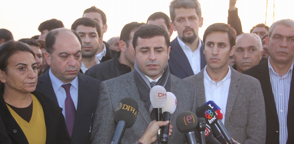 Demirtaş: Türkiye adım adım felakete sürüklenir