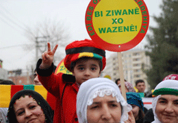 Em Cejna Zimanê Kurdî pîroz dikin